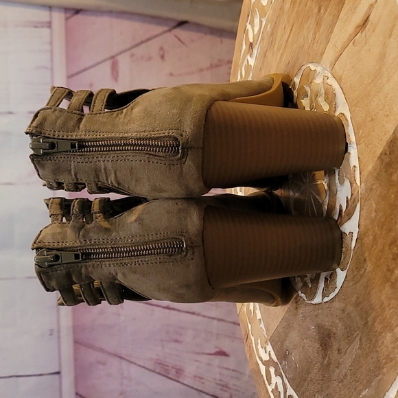 G by Guess Gladiator Stlye Peep-toe Suede Shoes w/Stacked Heel - Taupe - Picture 5 of 12